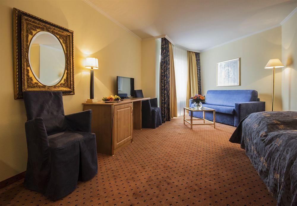 Awa Hotel Мюнхен Екстериор снимка