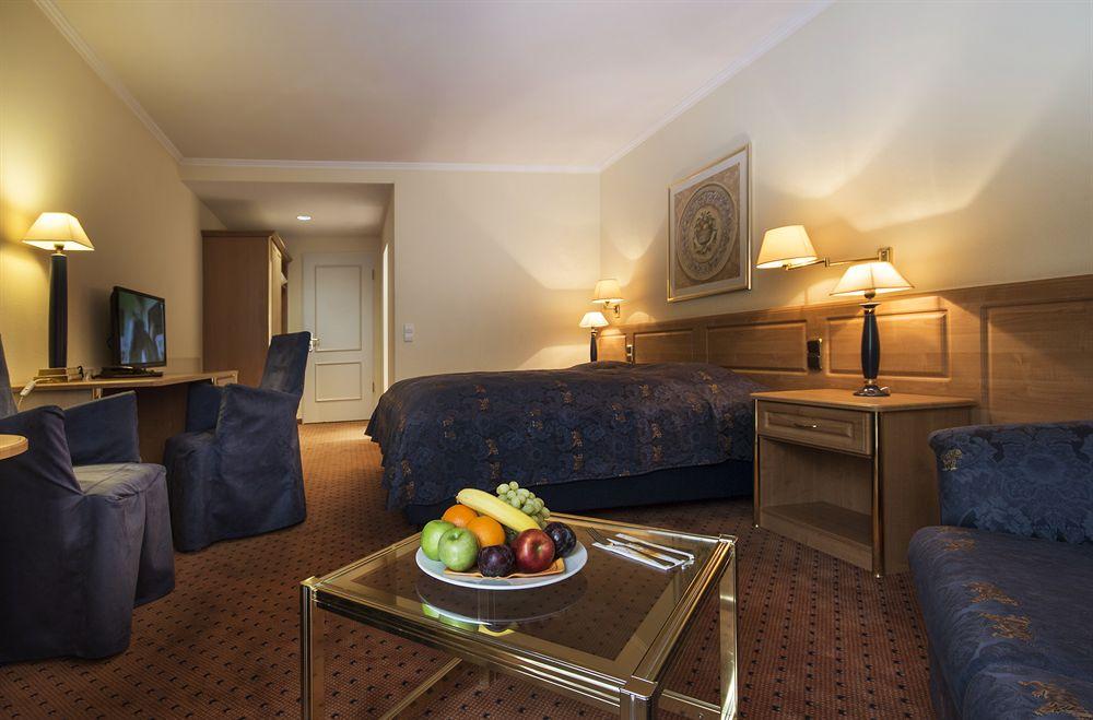 Awa Hotel Мюнхен Екстериор снимка