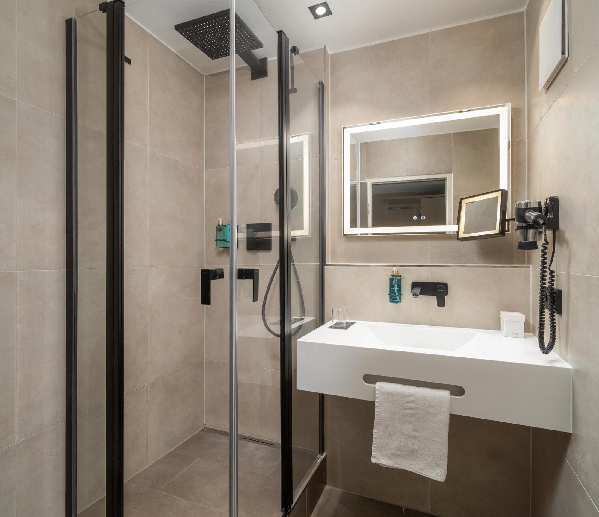 Awa Hotel Мюнхен Екстериор снимка