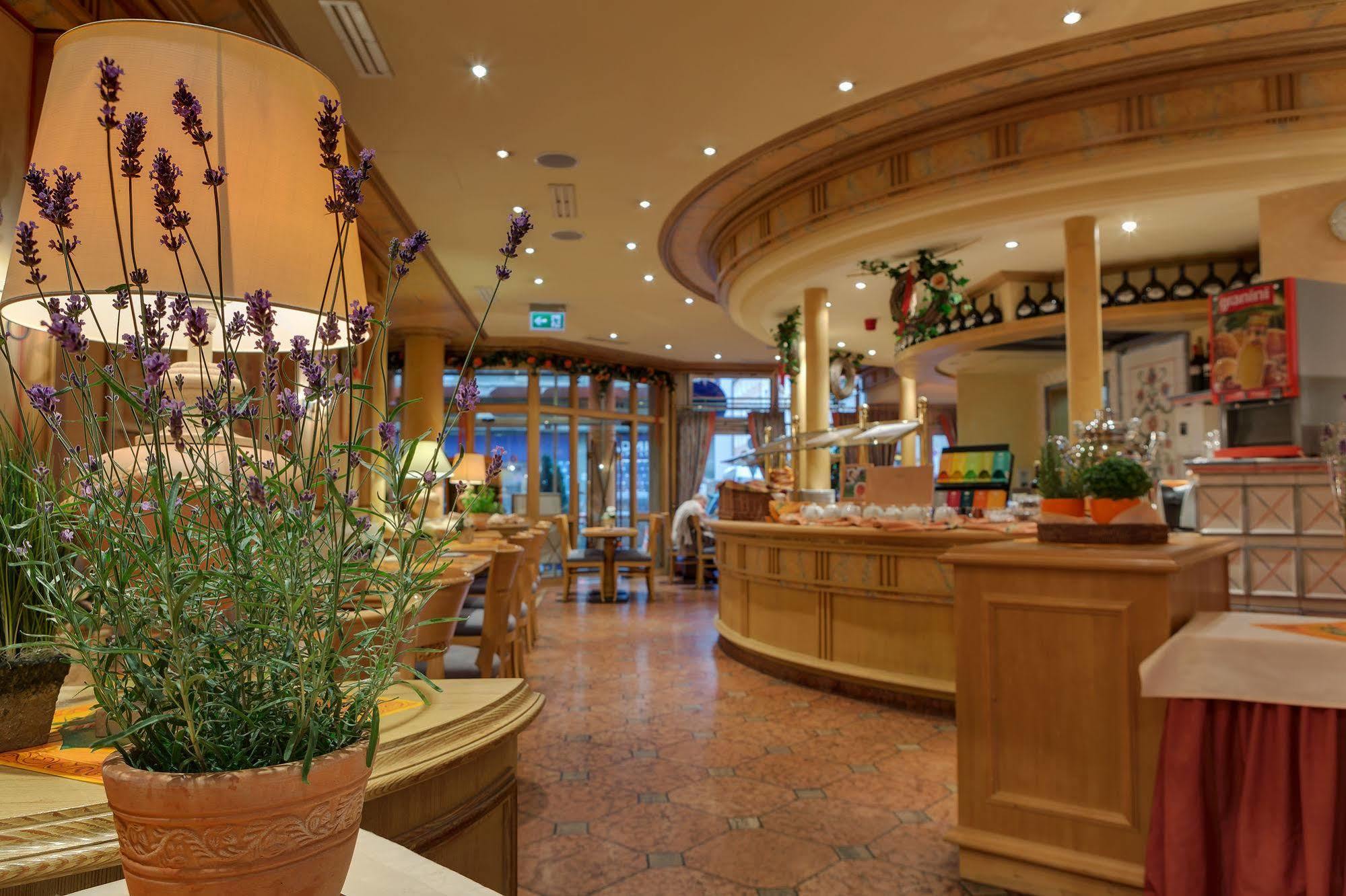 Awa Hotel Мюнхен Екстериор снимка