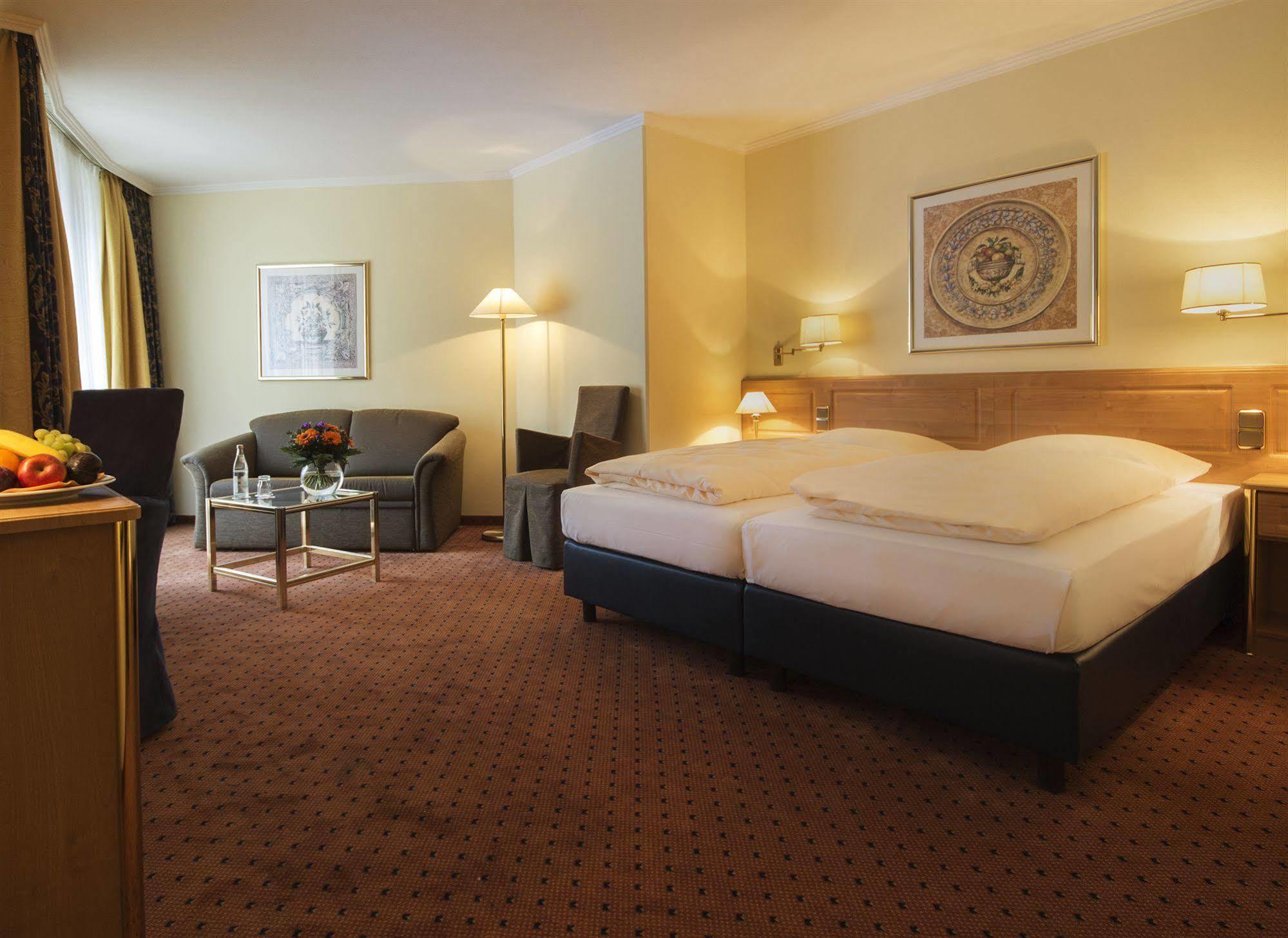 Awa Hotel Мюнхен Екстериор снимка